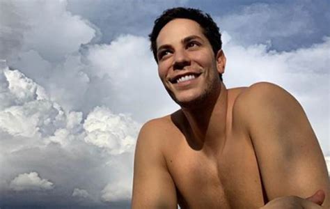 Christian Chávez diz que quase perdeu tudo quando assumiu que é gay