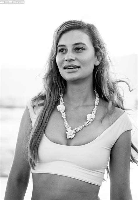 Audrey Hepburn’s Timeless Beauty Secrets | by Cloeystarr | Apr, 2023