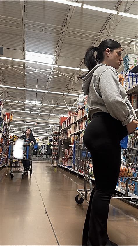 Sexy Slim Pregnant Brunette Amazing Ass In Leggings Spandex Leggings Yoga Pants Forum