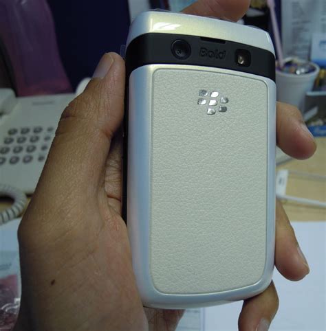 mygoldberry blackberry bold  housing white metallic