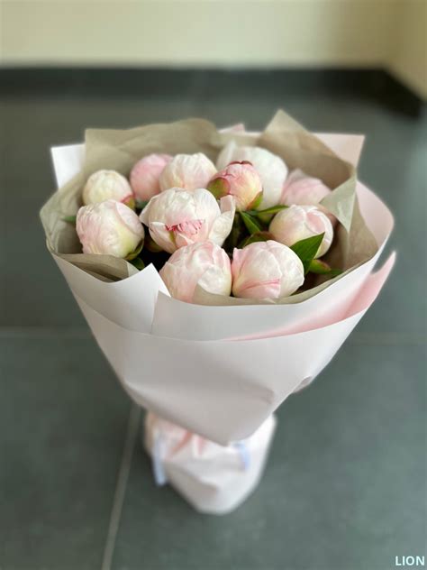 Букет из 11 нежных розовых пионов купить в Минске - LIONflowers