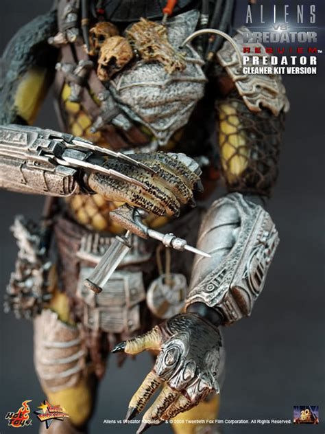 Hot Toys MMS 66 AVP R Wolf Predator Cleaner Kit Hot Toys Complete Checklist