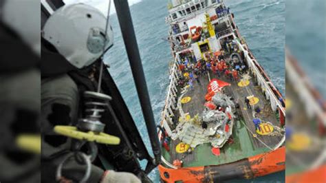 Airasia Qz8501 Crash Divers Find Both Black Boxes One Retrieved From