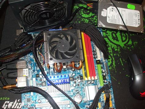 Processor AMD Phenom II X4 940 Black Edition + Gigabyte GA-MA785GM-US2H ...