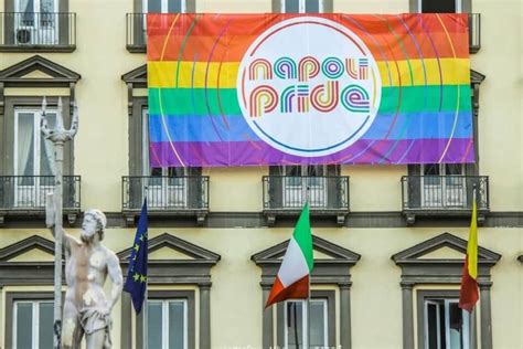 Napoli Pride 2022 Due Ragazzi Presi A Cinghiate Dagli Omofobi Gay It