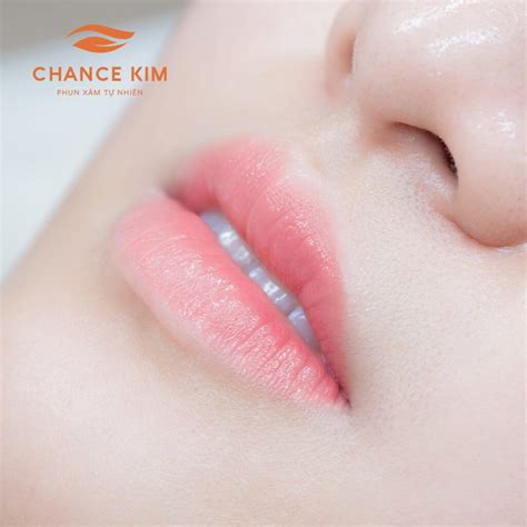 Phun môi màu hồng nude Nhẹ nhàng mà quyến rũ