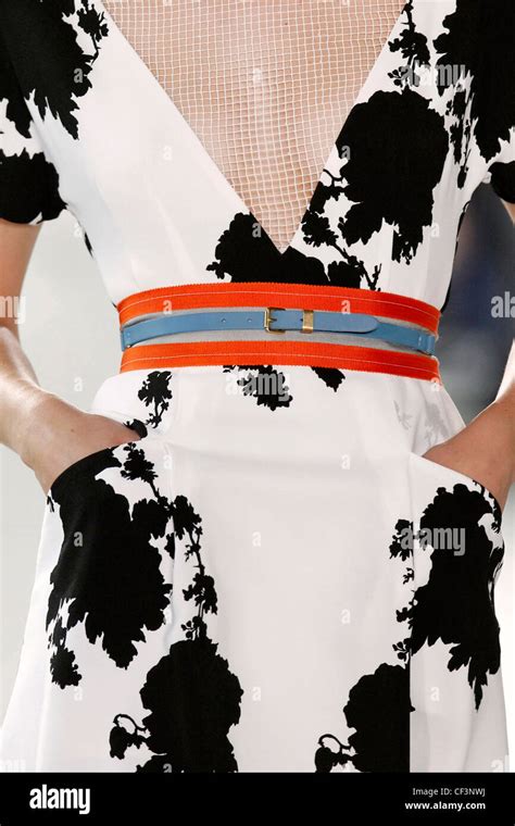 Jonathan Saunders London Ready To Wear Spring Summer 2011 Accessories