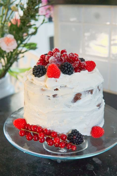 Luie Naked Cake Met Limoen En Rood Fruit Must Be Yummie