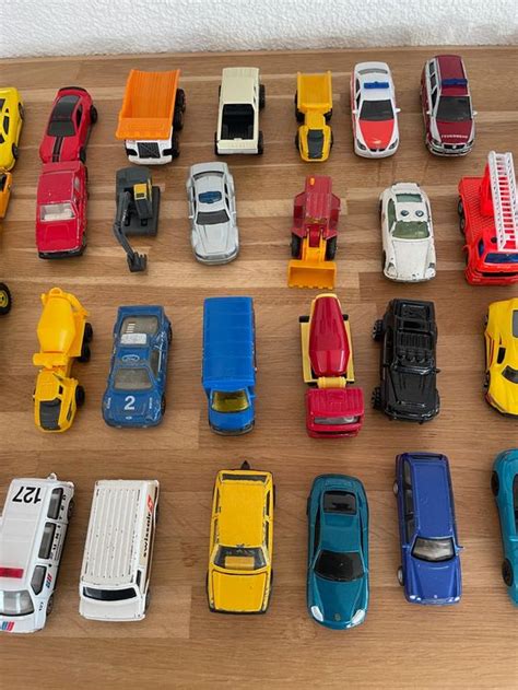 Autos Konvolut 44 Stk Massstab ca 1 87 SIKU Hot Wheels uvm Gebraucht in Winterthur für CHF