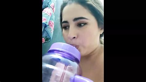 Une Jolie Blonde Se Masturbe Et Jacule Devant La Cam Ra Xhamster