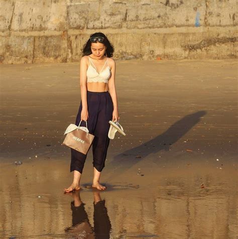 3 hot girl mặt xinh dáng đẹp nhưng lại hiếm hoi lắm mới khoe body