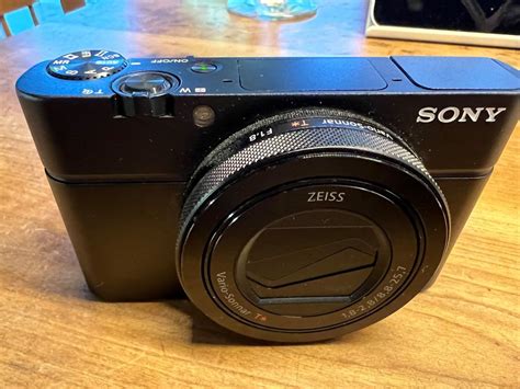 SONY RX100 IV mit Schutzhülle wie neu | Kaufen auf Ricardo