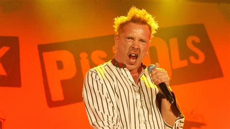 Гитарист и барабанщик Sex Pistols судятся с Джонни Роттеном из за сериала Дэнни Бойла о группе