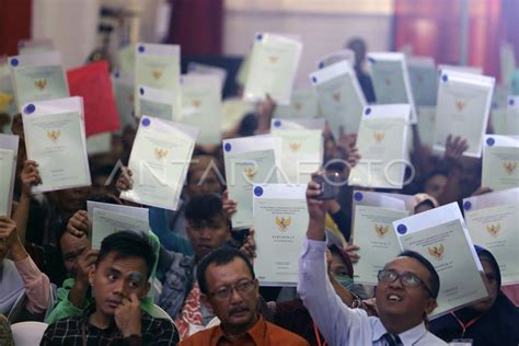 Pembagian Sertifikat Tanah Gratis Antara Foto