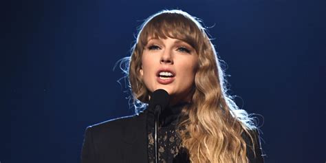 Taylor Swift Releases New Music Video Image To U