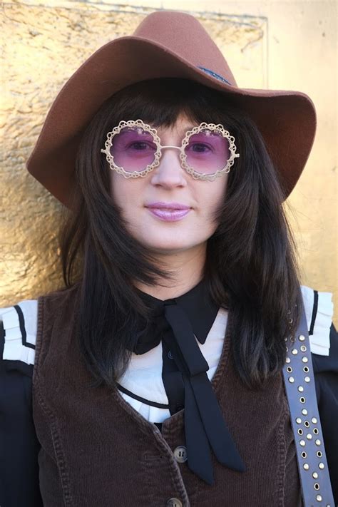 Sara Chicago Looks