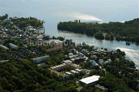 Berlin von oben Ortskern am Uferbereich des am Ufer der Müggelspree