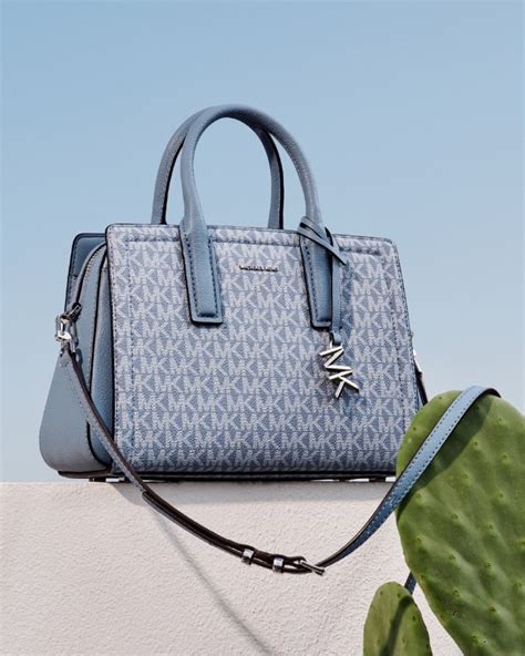 Designer Handbags, Shoes, Clothes & More | Michael Kors [QA]