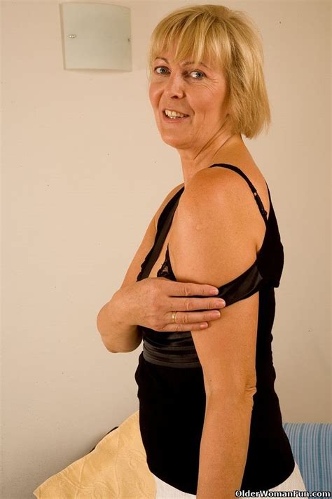 Granny Eleonor Strips Off Porn Pictures Xxx Photos Sex Images Pictoa