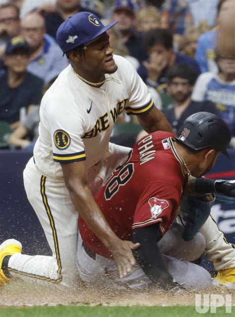 Photo Mlb Nl Wild Card Game Between The Brewers And Diamondbacks