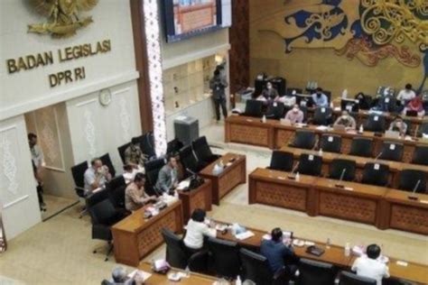 Selain Perpanjangan Masa Jabatan Kades Tahun Dpr Juga Usulan Hal Ini