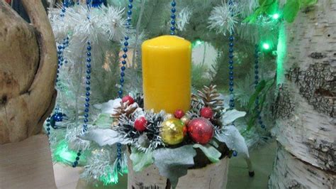 Новогодняя желтая свеча с декором ручной работы