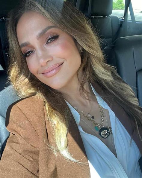 Jennifer Lopez Just Made Car Selfies Cool Again While Debuting New Blonde Highlights