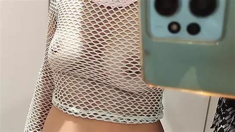 Gros T Tons Poilus Latina Une Brune Sexy Essaye Le Collants La Chatte Poilue Gros Cul Gros