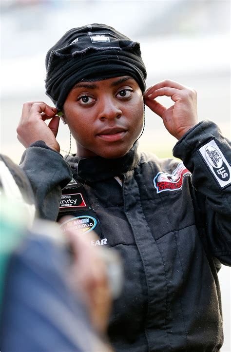 Two Women Change Nascar While Changing Tires - The New York Times