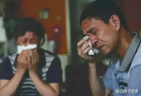 Con gái cúi lạy bố mẹ rồi đá đổ 350 triệu tuyên bố 1 câu sau 37 năm thất lạc Hot trend