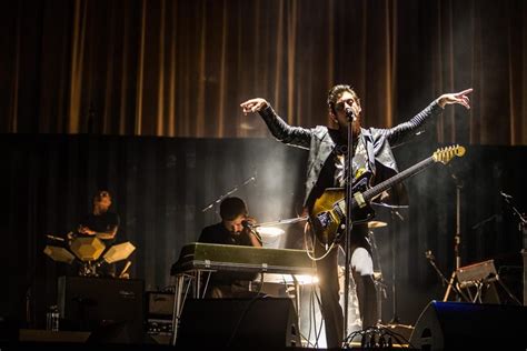 Arctic Monkeys Faz Show Hits Cl Ssicos E Novidades No Lolla