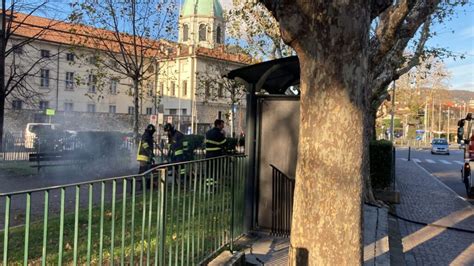 Como Principio Di Incendio Ai Giardini Di Piazza Del Popolo