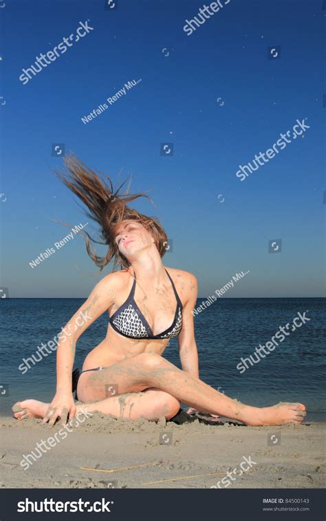 Sexy Bikini Model White Top Posing库存照片84500143 Shutterstock