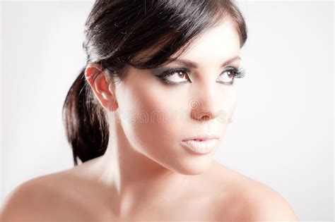 Fermez vous Vers Le Haut De La Verticale D une Belle Blonde Photo stock Image du beauté