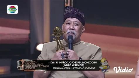 Indro Warkop Raih Penghargaan Lifetime Achievement Pada Anugerah