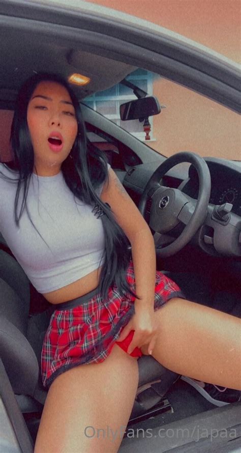 Japa Showing Her Breasts And Masturbating Her Pussy In The Car Cnn Amador