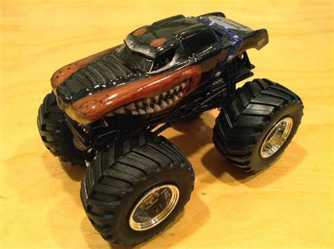 JULIAN S HOT WHEELS BLOG Monster Mutt Rottweiler Monster Jam Track