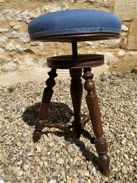 Антикварный стульчик для пианино с винтовым механизмом