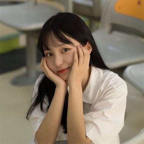 Hot girl vạn người mê bất ngờ bị bóc phốt nhan sắc thật trên sóng livestream cận cảnh khiến