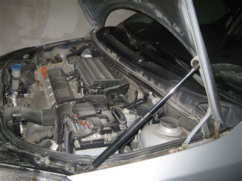 Газовый упор. — Skoda Roomster, 1,6 л, 2011 года | тюнинг | DRIVE2