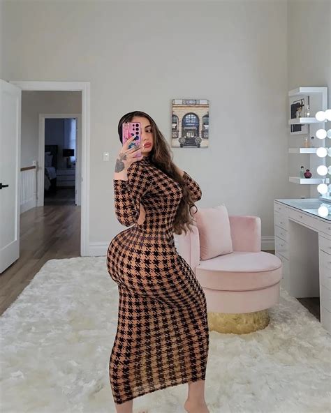 Shilpa Sethi On Instagram Looking For Someone Who I Can Take My Next Selfie 🤳 With 😌 Curvy