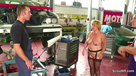 Zwei Zwei Jungen Verf Hren Deutsche Milf Mit Dicken Titten Um In Der Werkstatt Zu Ficken Xhamster