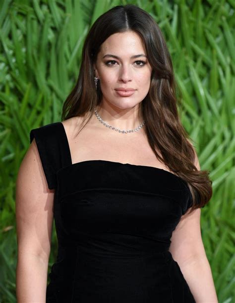 Ashley Graham son message aux jeunes filles sur le harcèlement sexuel