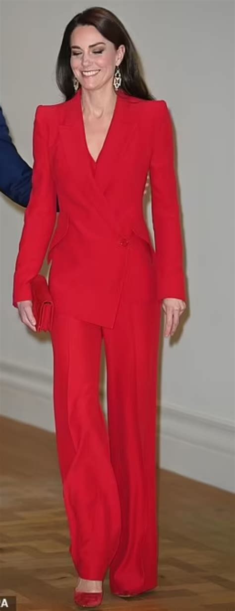 Kate Middleton marca un cambio radical en su estilo y le agrega más