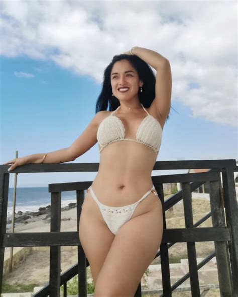 Instagram Katy Jara Se Luce En Atrevido Bikini En Tumbes E Impacta A