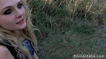 La cachonda Sophie Keagan está chupando una polla XVIDEOS