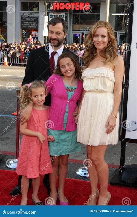 Leslie Mann Judd Apatow Maude Apatow Iris Apatow Photo Ditorial