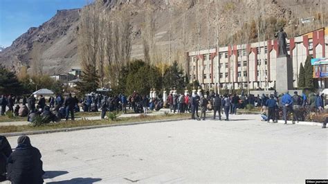 Protesters In Tajikistan S Gorno Badakhshan Region Demand Probe Of Police Shooting