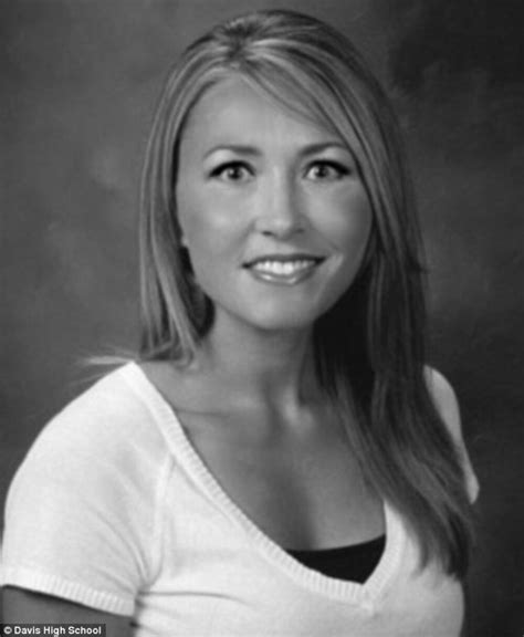 Condamnata La Inchisoare Pentru Ca A Facut Sex Cu Trei Elevi Ce S A Aflat Despre Profesoara In