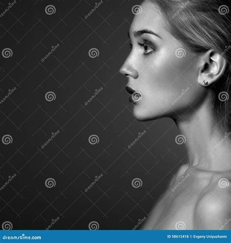 Jeune Femme Blonde Belle Fille Blonde Photo Stock Image Du Cheveu Magnifique 58612418
